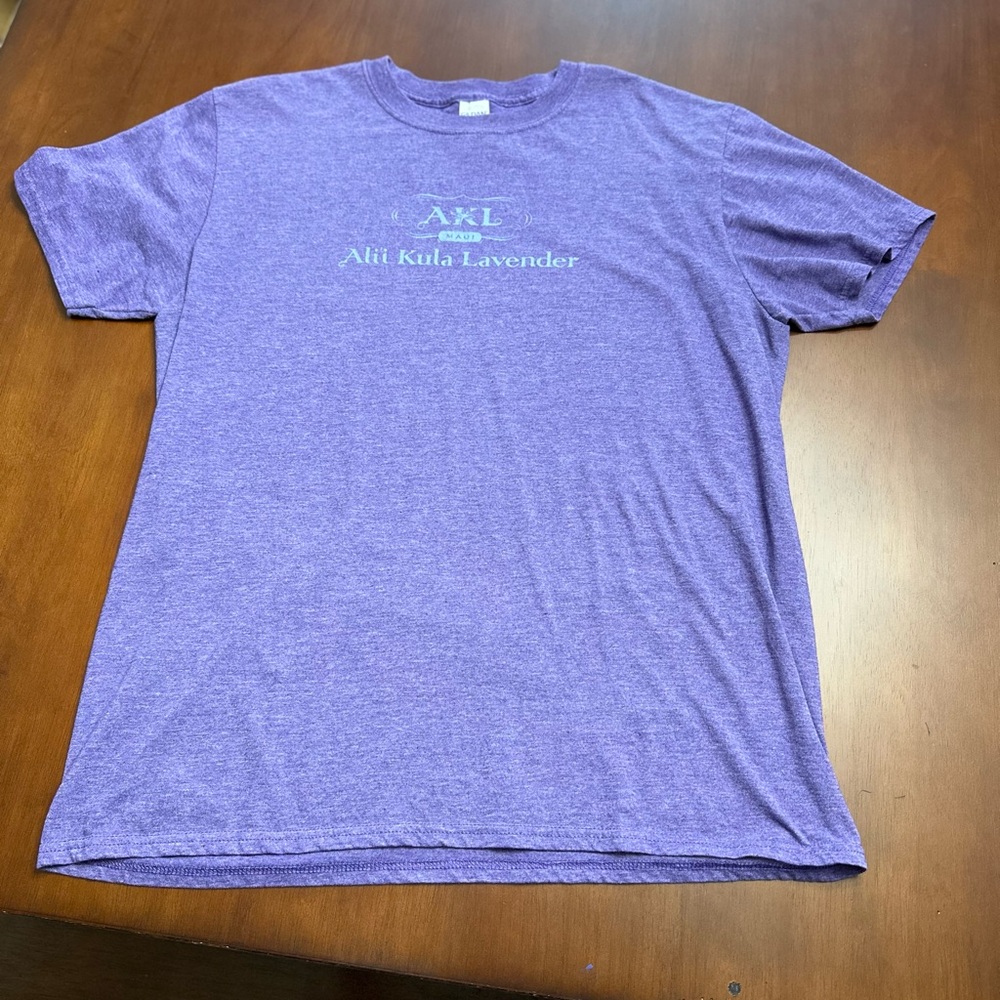 Ali’i Kula Lavender Maui Tee L